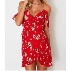 ✨SALE✨White Fox Boutique Wrap Dress